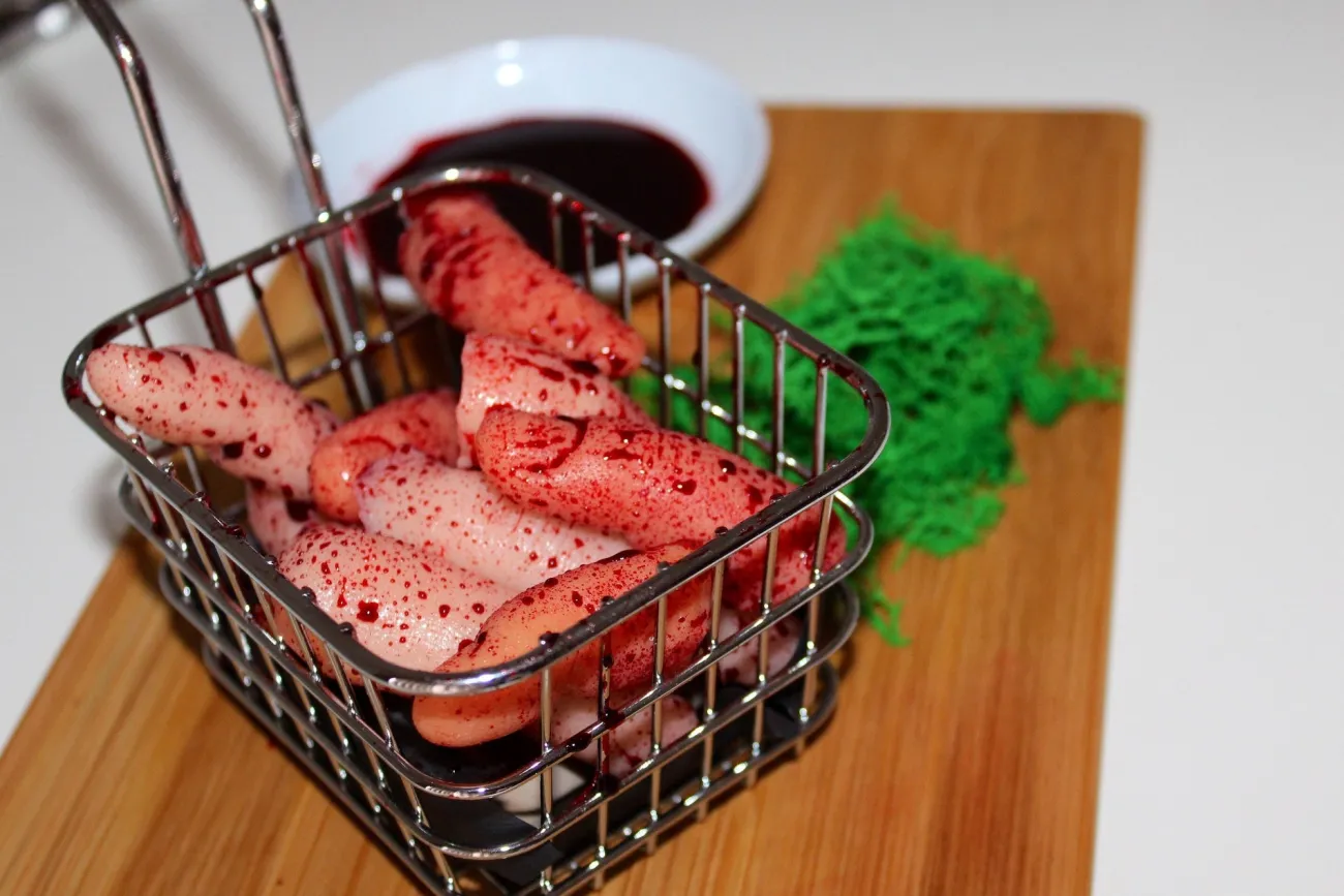 ForensicFX Studios Finger Chips With Blood Sauce And Moss Salad Prop> Halloween Accessories