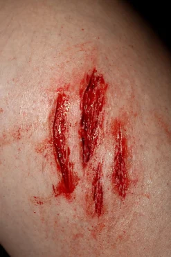 ForensicFX Studios Medium Scratch Mark Wounds Prosthetic></noscript> Halloween Accessories