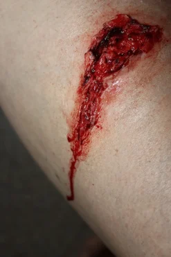 ForensicFX Studios Small Thigh Laceration Prosthetic></noscript> Halloween Accessories