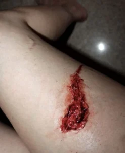 ForensicFX Studios Small Thigh Laceration Prosthetic></noscript> Halloween Accessories